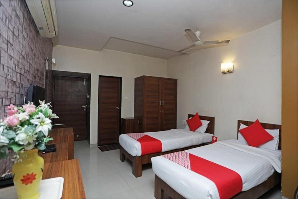 Fabexpress The Paradise Pune Exterior photo